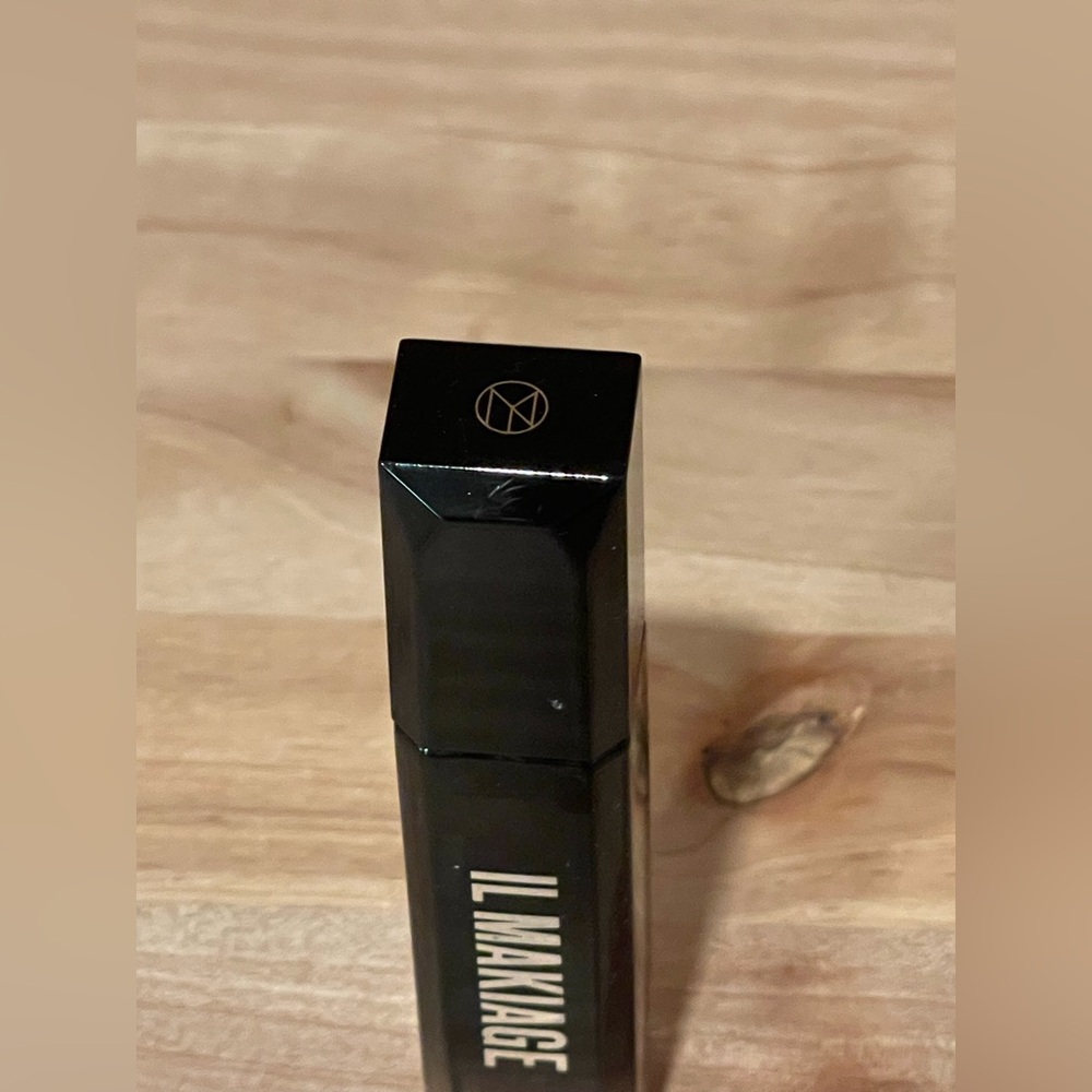 IL MAKIAGE Lip Service Hi-Shine Lip Glaze in Power Play - Picture 2 of 4